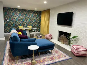 Dallas Peacock House! NEW yard - turf and fire pit - Image 3