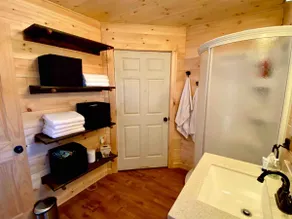 Close to town, hot tub, firepit & private beach - Image 5
