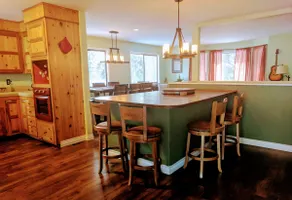 4BR Cabin in the Woods on 2.5 acres - Image 3