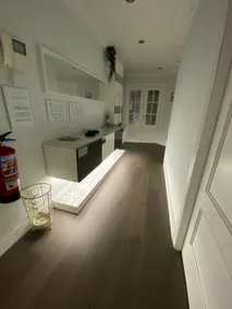 A modern apartment close to the beach. - Image 3