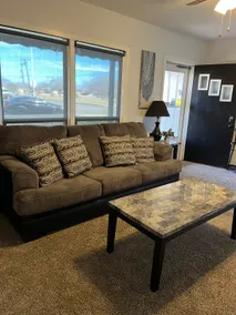 Clean, Comfortable, Next to park, 2 min from Tech - Image 5