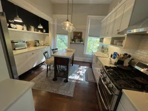 Thoughtfully Restored Victorian, Walk to Downtown - Image 2