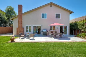 Beautifully designed 5 Bedroom home w/ large yard - Image 5