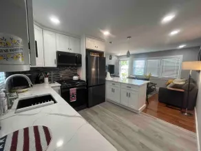 Freshly renovated 1 mile from Downtown Redbank - Image 4
