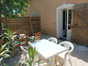 Charming 2-room with garden in villa - Image 4