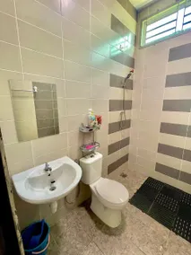 Tuah Muslim Stay | Fully aircond | Netflix - Image 4