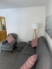 3 bed house with private parking - Image 5