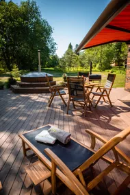 Cosy house with hot tub, sauna & big private yard - Image 5
