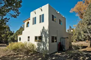 Beautiful unique house with a taste of wilderness - Image 2