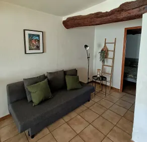 Cozy 2-bedroom in the heart of a picturesque village - Image 2