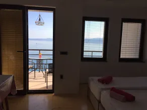 Lake side apartment - top floor - Image 2