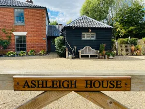 The BeeKeepers - Homely Luxurious Self Catering - Image 2