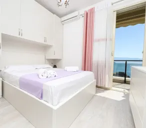 Premium Bay View Balcony! *Free Private Parking - Image 2