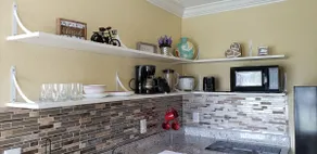 Cozy Carrolwood centrally located to all 1/1 - Image 4