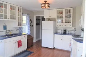 Day's End Cottage: Peaceful, Charming & Clean. No cleaning fee! - Image 3