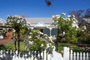 Beautiful Sanctuary with Tranquil Gardens in Perth - Image 5