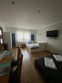 Adorable 1-bedroom home with free parking. - Image 4
