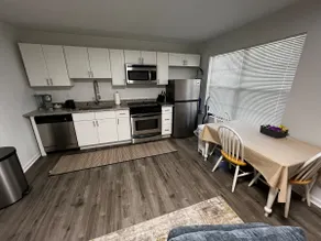 Top-Rated Cozy Apartment Near Gas South District - Image 3