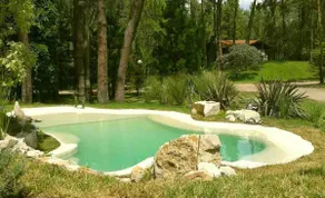 Large house with a park and swimming pool - Image 4