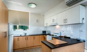 Glenelg Holiday Apartments - Corfu 200 meters to the beach Free Parking - Image 2