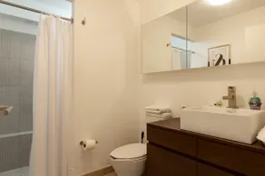 Beautiful triple suite in a perfect location - Image 5