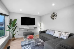 3BR Bungalow | North-Central Peterboro | Sleeps 8 - Image 3