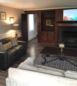 Cozy Brookside Cottage on the Farm - Image 3