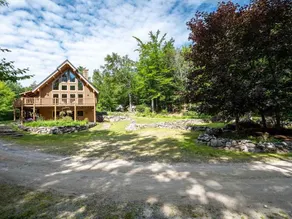 Log Home Upper Unit - Hot Tub - Fall Foliage - Image 2