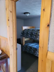 Cozy 2 bedroom guest house with trail access - Image 4