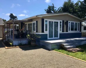 Coastal Retreat w/fire pit/Walk to Beach/Sleeps 6 - Image 5