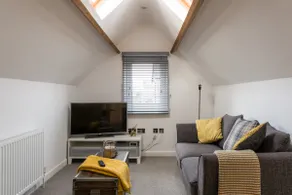 Beautiful Coach House - Image 2