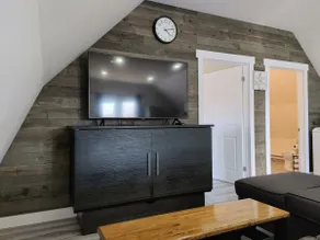 Stylish Modern Loft. 5 Mins to Inverness & Beaches - Image 3