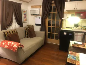 Katie & Steve Riley Studio Apartment - Image 3