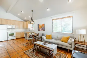 Holladay Guesthouse isolata - Image 4