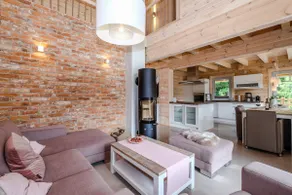 Symbiosis of luxury and log cabin coziness - Image 3