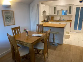 Riverside 2 bedroom home with private garden - Image 5