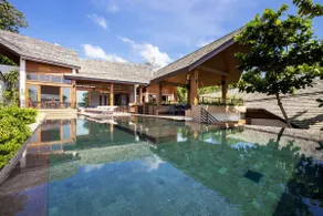 Baan Hinyai | 5BR Beachfront Pool Villa in Lamai - Image 2
