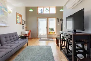 Portland Nest Guesthouse - Image 2