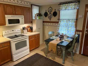 Urban oasis cottage in the city - Image 5