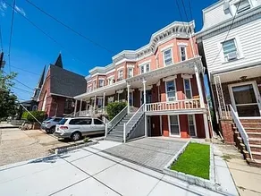 Classical Isbills Row House close to NYC - Image 2