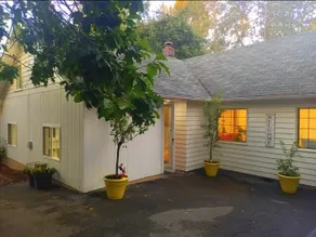 Updated Seattle house, Centrally located - Image 2