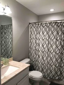 2Bd/2.5Ba Renovated Townhouse Close to Everything - Image 5
