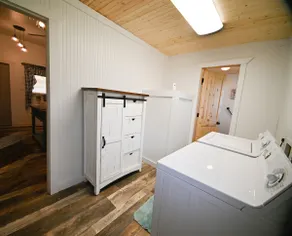 Hillside Hideaway-Unique 2 BR Spacious Cottage! - Image 5