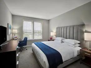 1 Bed Apt | Walk to KOP Town Center - Image 2