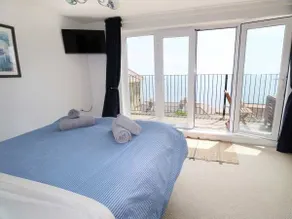 St Joseph’s Spacious Family Holiday Home Sea Views - Image 3