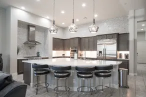 Luxury home close to everything - Image 4