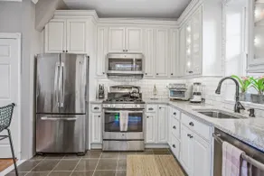 5-Star Charming Philly Townhouse in Museum Area - Image 5