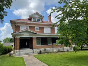 Spacious basement retreat. One block from MSU - Image 3