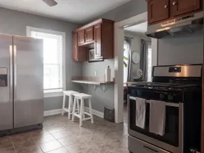 4BR Tremont Retreat | 5 Queens | 5 Min to Metro - Image 5