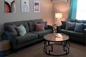 Apt 3 Comfortable and Convenient - Image 2